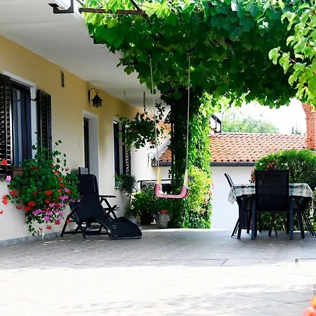 Apartma Cuk Dutovlje